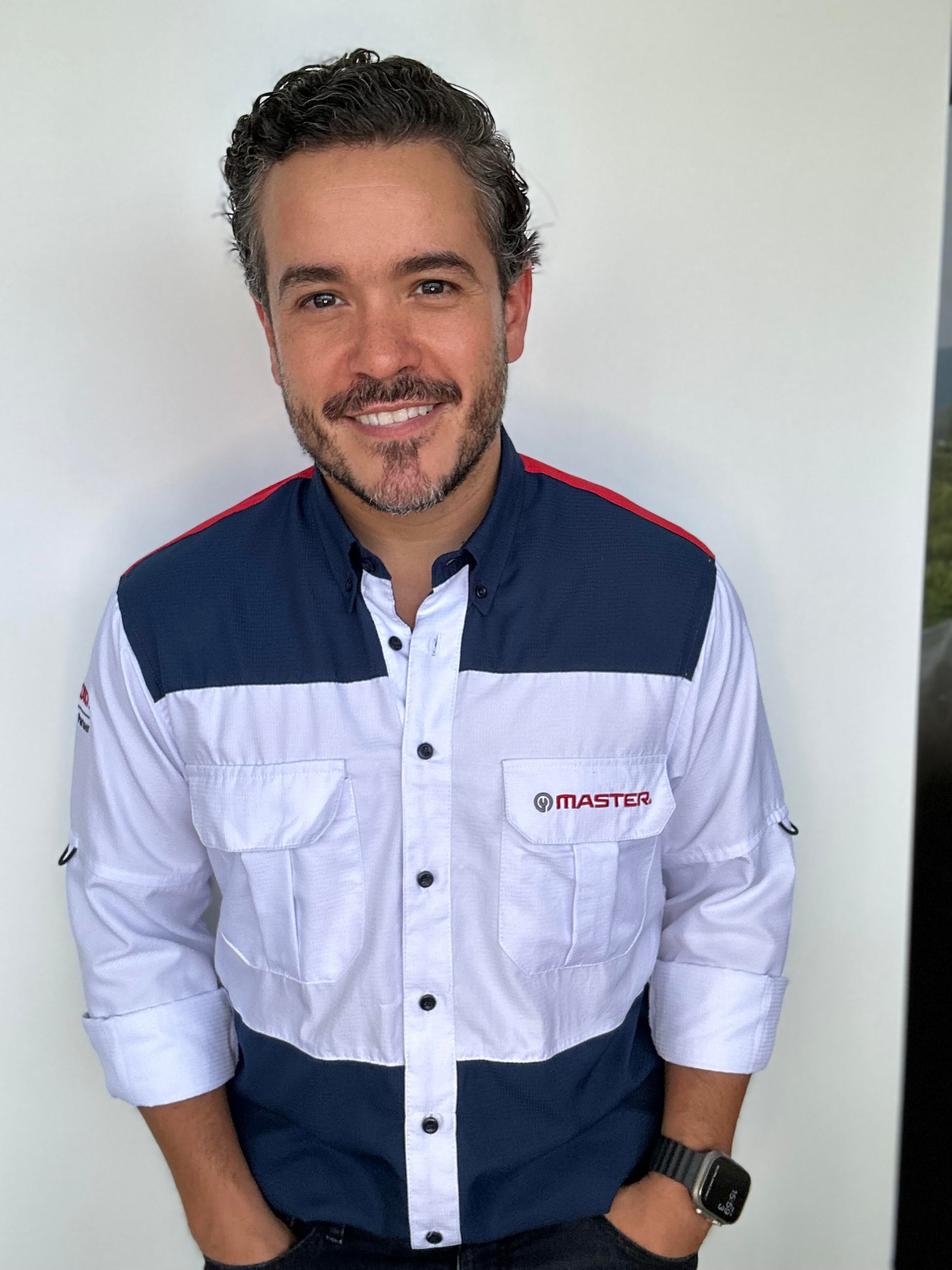 Alejandro Aguilar, Grupo Master